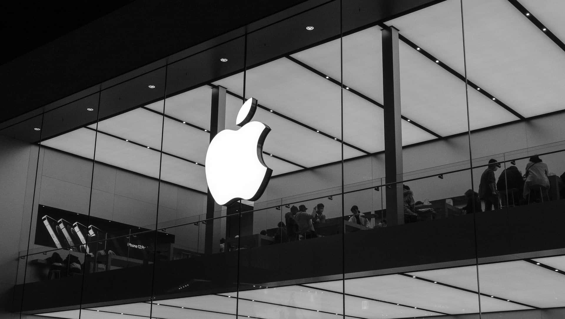 AI/XR Beats: Apple Joins the AI Party and the Curtain Rises on AWE